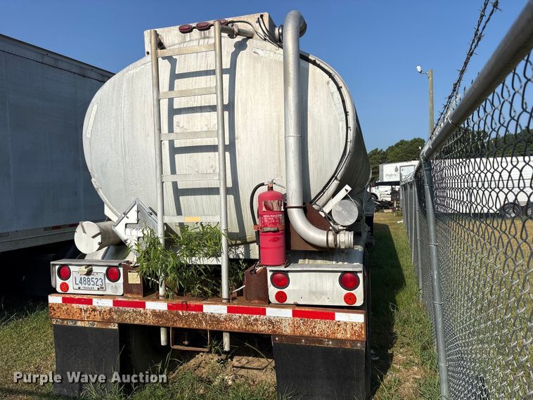 image for item ET0373 1977 Fruehauf TAG-F2-F tank trailer