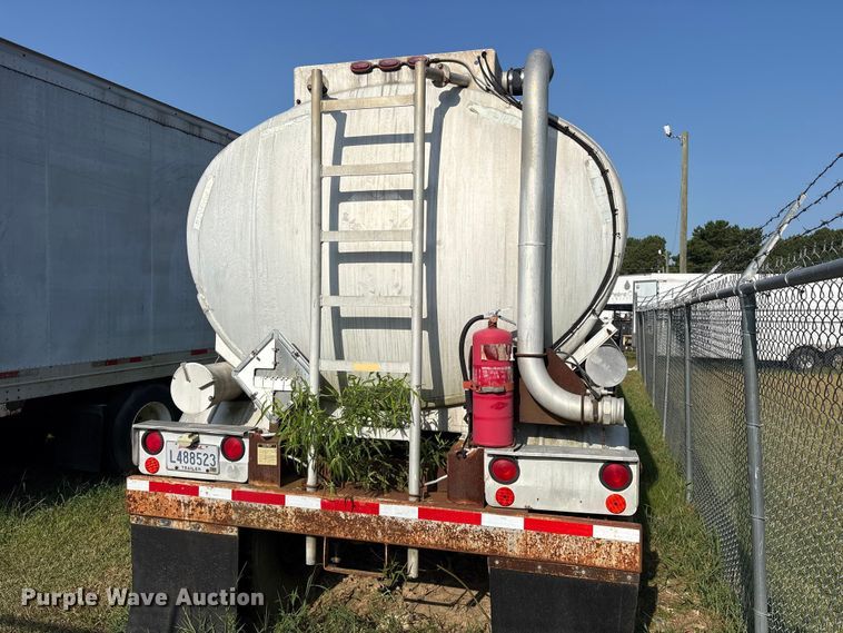 image for item ET0373 1977 Fruehauf TAG-F2-F tank trailer