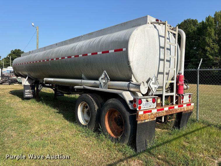 image for item ET0373 1977 Fruehauf TAG-F2-F tank trailer