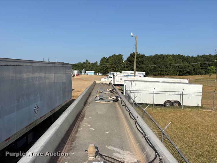 image for item ET0373 1977 Fruehauf TAG-F2-F tank trailer