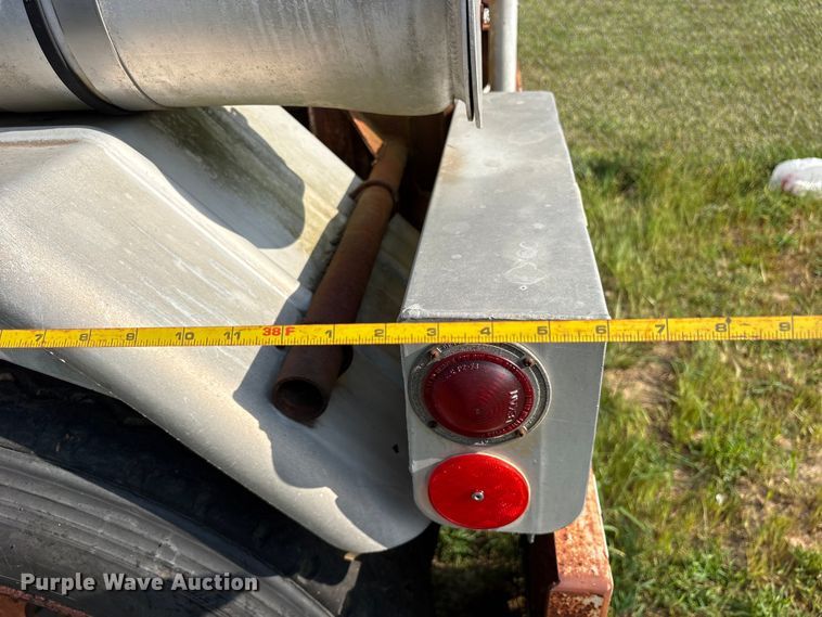 image for item ET0373 1977 Fruehauf TAG-F2-F tank trailer