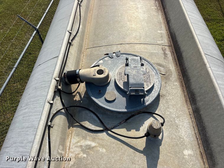 image for item ET0373 1977 Fruehauf TAG-F2-F tank trailer