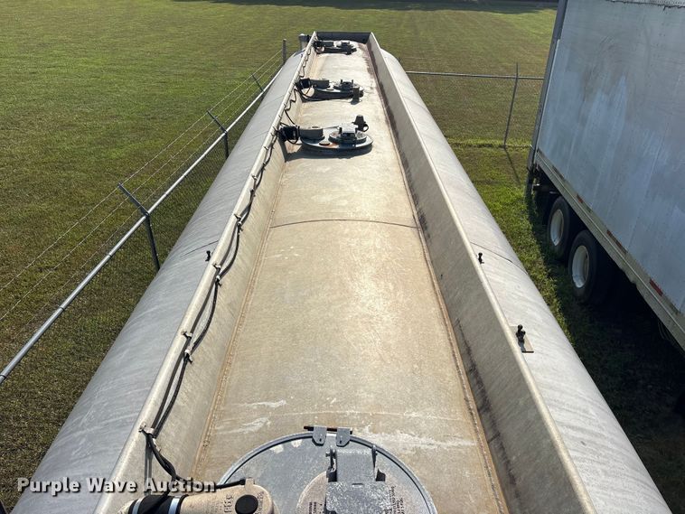 image for item ET0373 1977 Fruehauf TAG-F2-F tank trailer