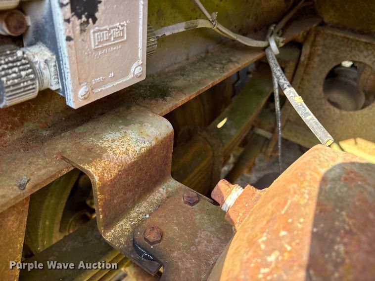 image for item ET0373 1977 Fruehauf TAG-F2-F tank trailer