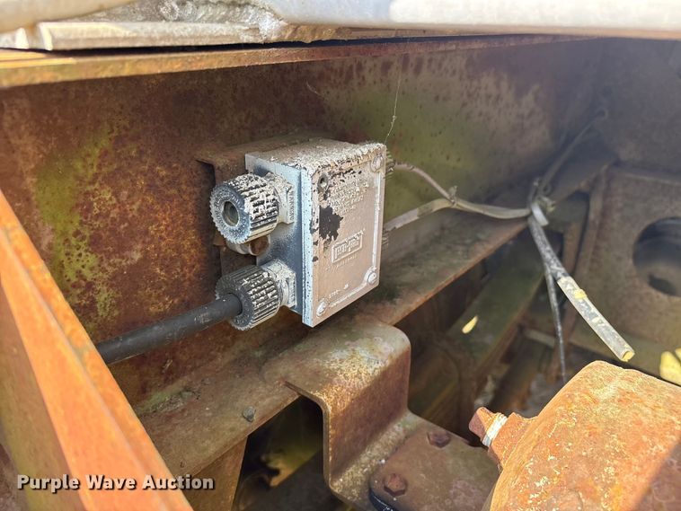 image for item ET0373 1977 Fruehauf TAG-F2-F tank trailer