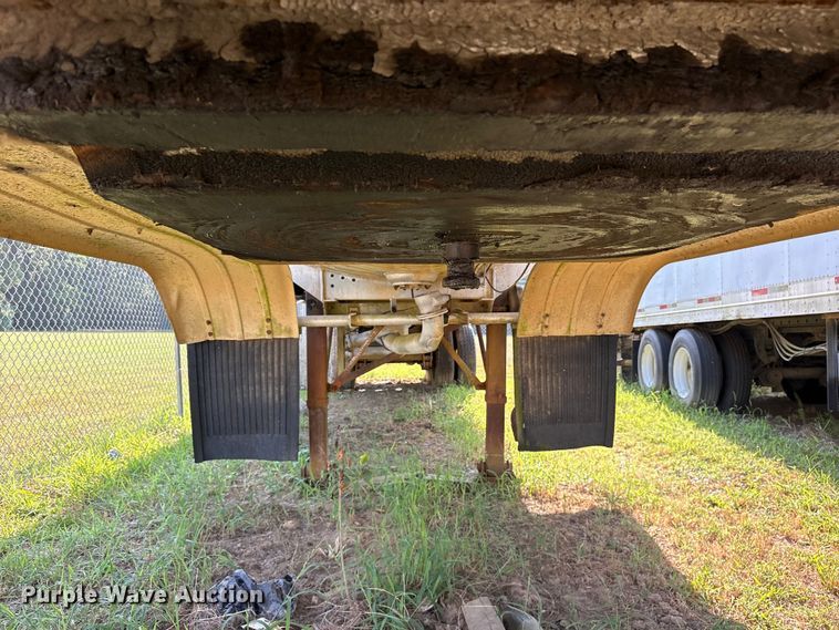 image for item ET0373 1977 Fruehauf TAG-F2-F tank trailer