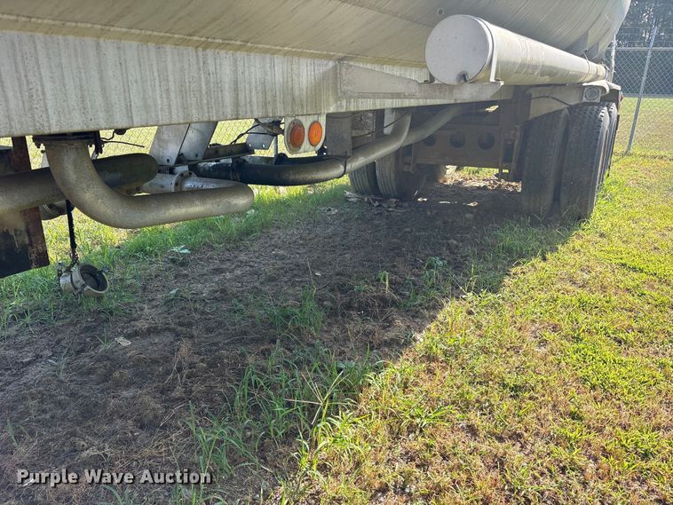 image for item ET0373 1977 Fruehauf TAG-F2-F tank trailer