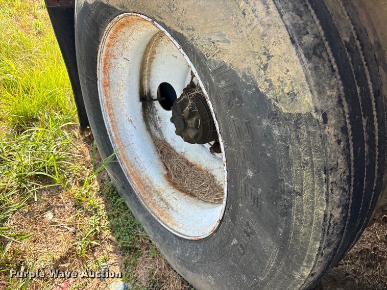 image for item ET0373 1977 Fruehauf TAG-F2-F tank trailer