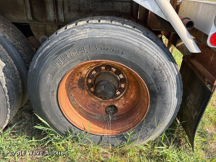 image for item ET0373 1977 Fruehauf TAG-F2-F tank trailer