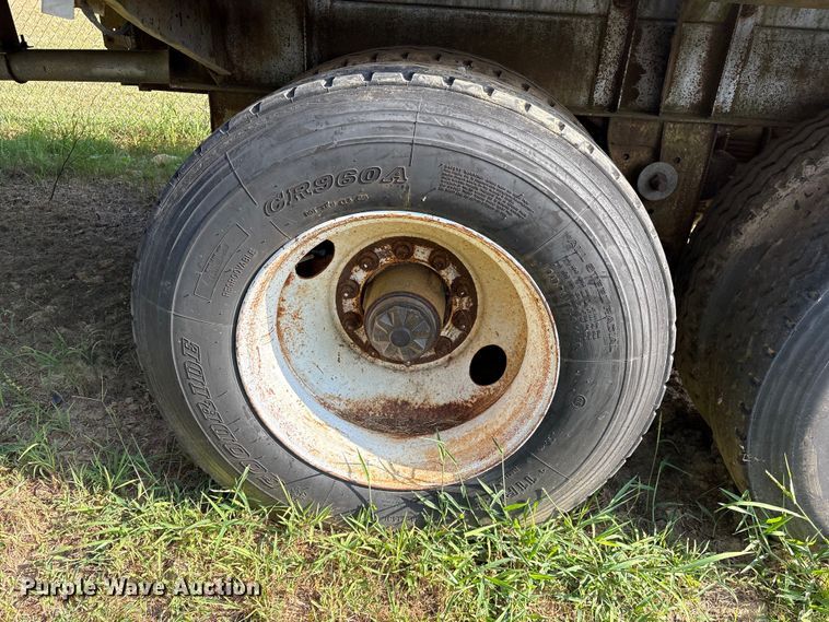 image for item ET0373 1977 Fruehauf TAG-F2-F tank trailer