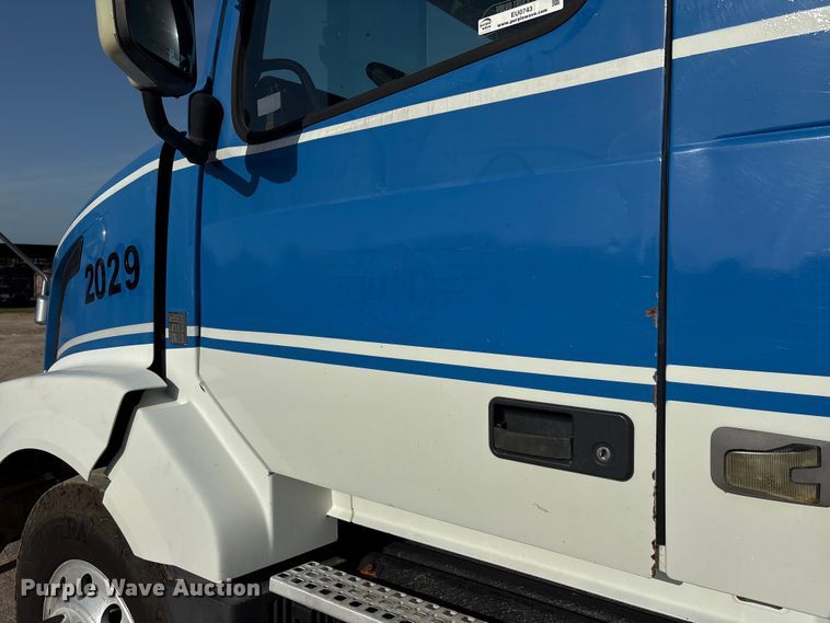 2012 Volvo VNL
