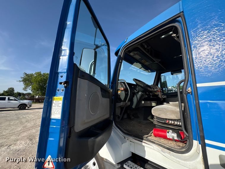 2012 Volvo VNL