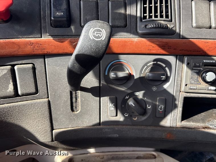 2012 Volvo VNL