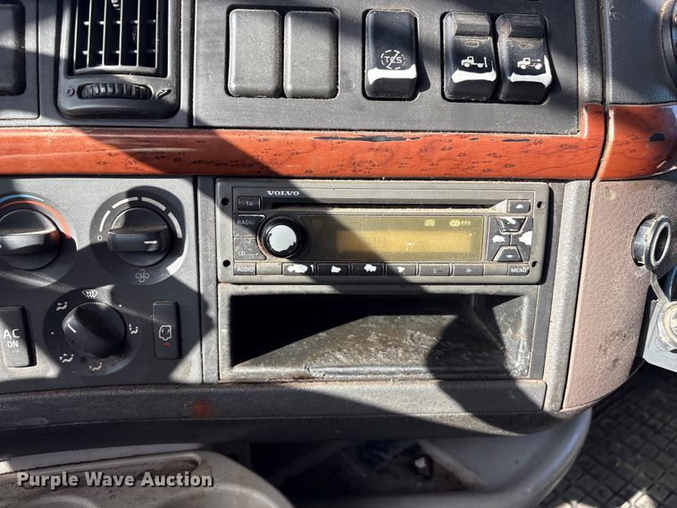 2012 Volvo VNL