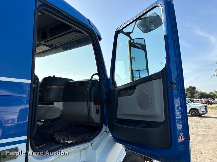 2012 Volvo VNL