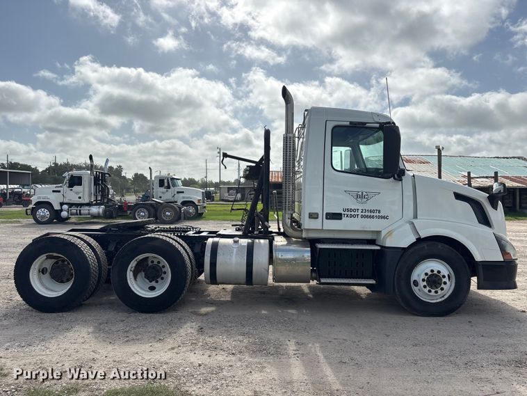 image for item EU0744 2013 Volvo VNL semi truck
