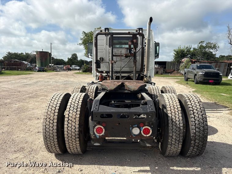 image for item EU0744 2013 Volvo VNL semi truck
