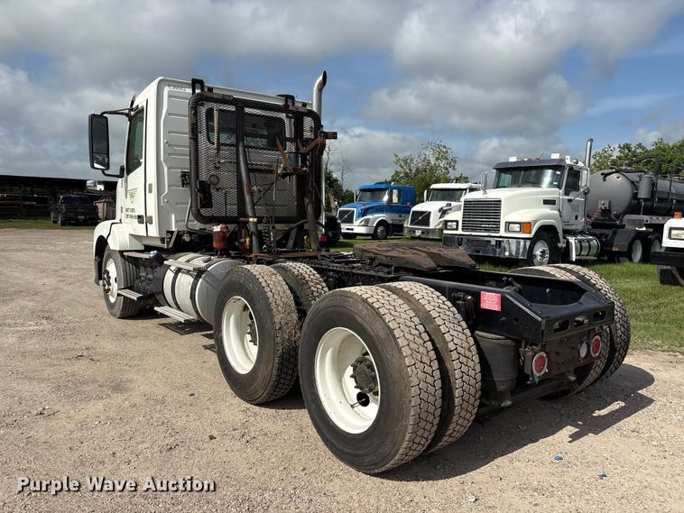image for item EU0744 2013 Volvo VNL semi truck
