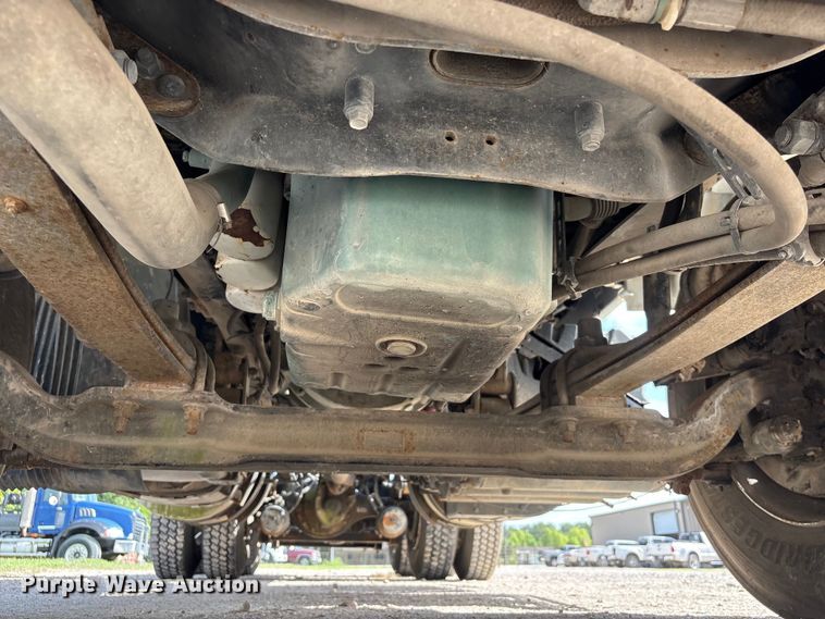 image for item EU0744 2013 Volvo VNL semi truck