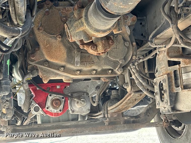 image for item EU0744 2013 Volvo VNL semi truck