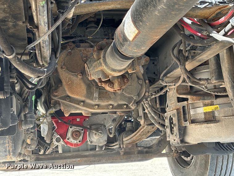 image for item EU0744 2013 Volvo VNL semi truck