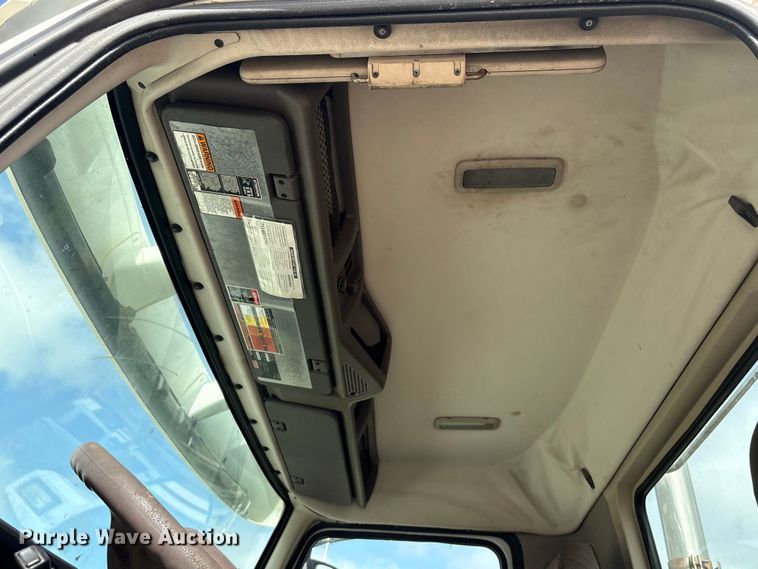 image for item EU0744 2013 Volvo VNL semi truck