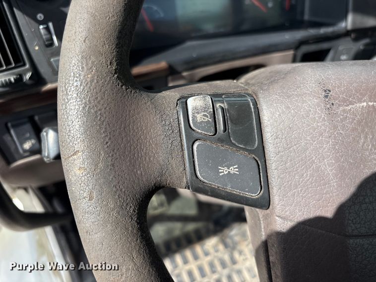 image for item EU0744 2013 Volvo VNL semi truck