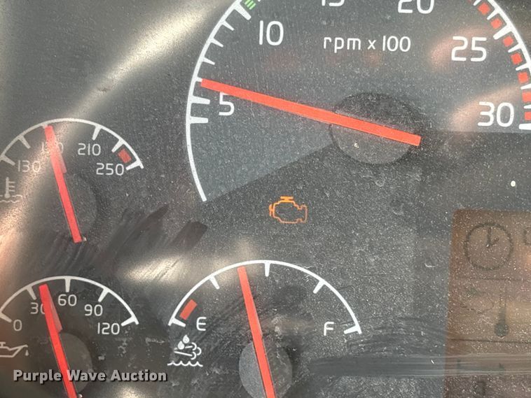 image for item EU0744 2013 Volvo VNL semi truck