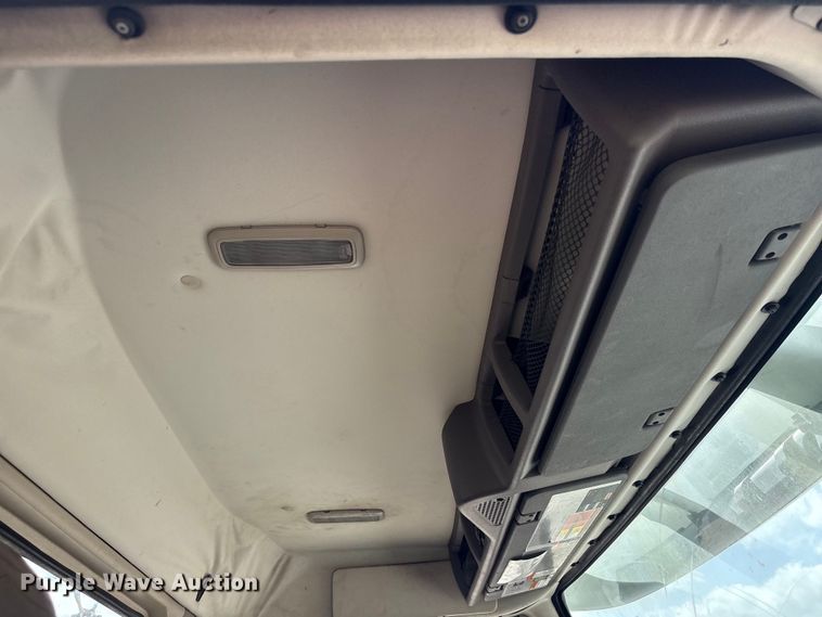 image for item EU0744 2013 Volvo VNL semi truck