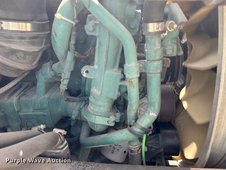 image for item EU0744 2013 Volvo VNL semi truck