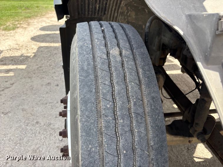 image for item EU0744 2013 Volvo VNL semi truck