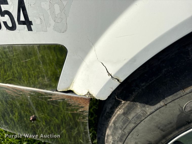 image for item EU0746 2013 Volvo VNL semi truck
