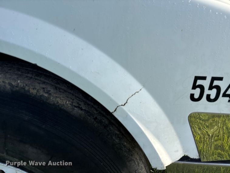 image for item EU0746 2013 Volvo VNL semi truck