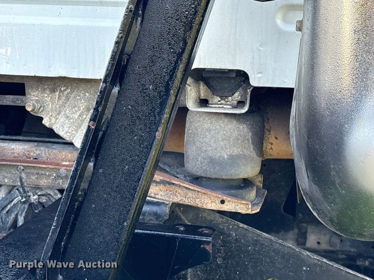 image for item EU0746 2013 Volvo VNL semi truck