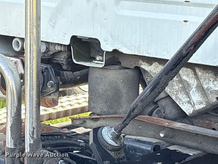 image for item EU0746 2013 Volvo VNL semi truck