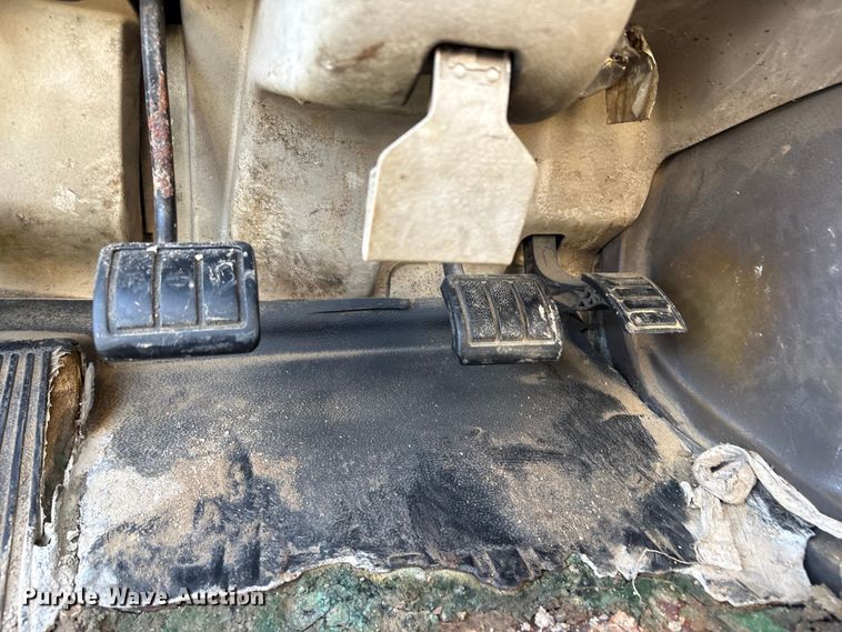 image for item EU0746 2013 Volvo VNL semi truck