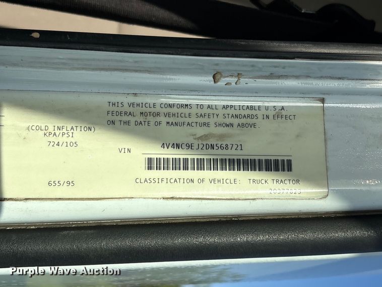 image for item EU0746 2013 Volvo VNL semi truck