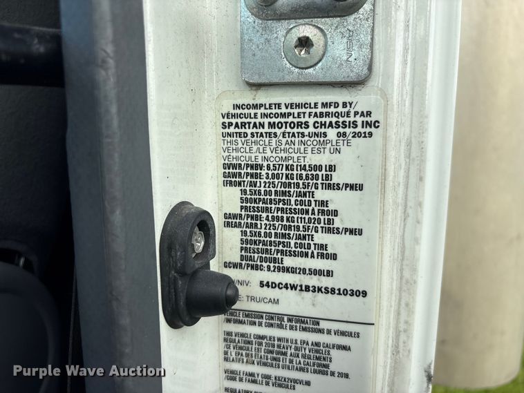 image for item EU0787 2019 Isuzu NPR box truck