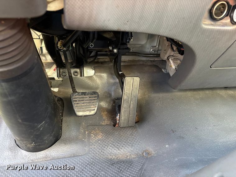 image for item EU0788 2019 Isuzu NPR box truck