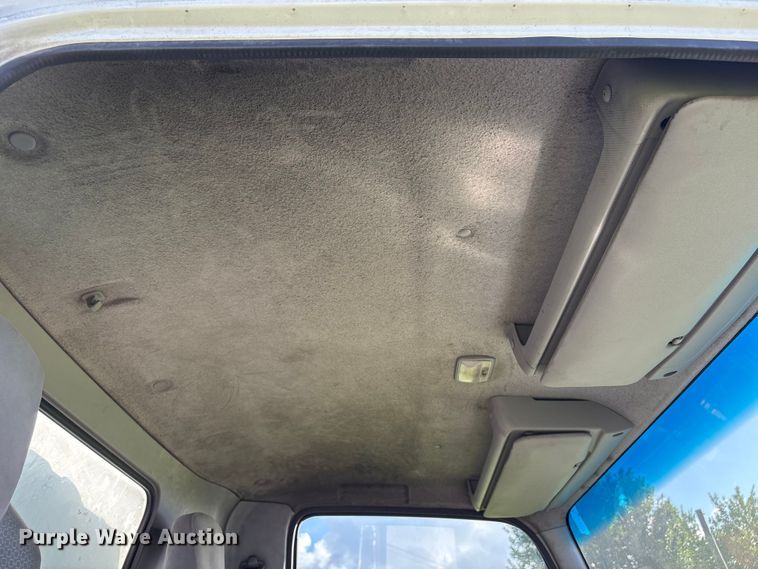 image for item EU0788 2019 Isuzu NPR box truck