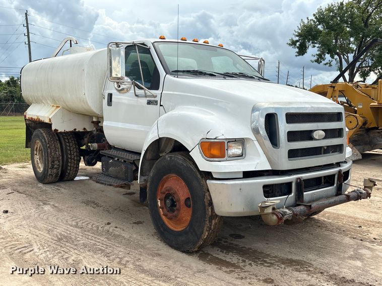 image for item EU0790 2013 Ford F750 Water Truck