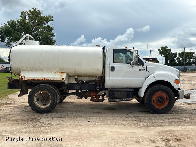 image for item EU0790 2013 Ford F750 Water Truck