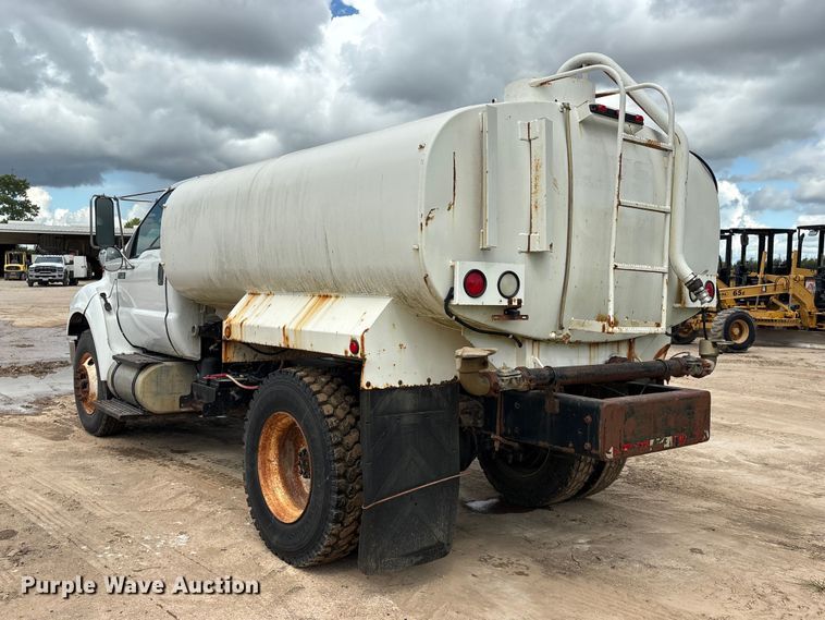 image for item EU0790 2013 Ford F750 Water Truck