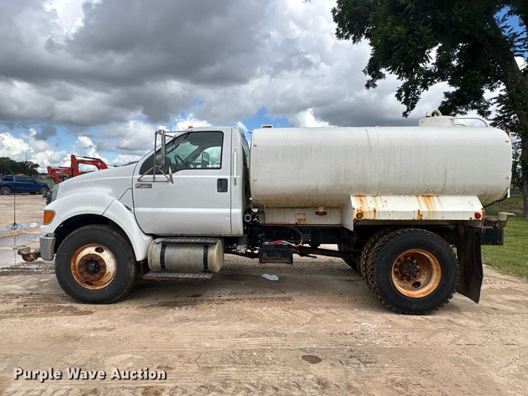 image for item EU0790 2013 Ford F750 Water Truck