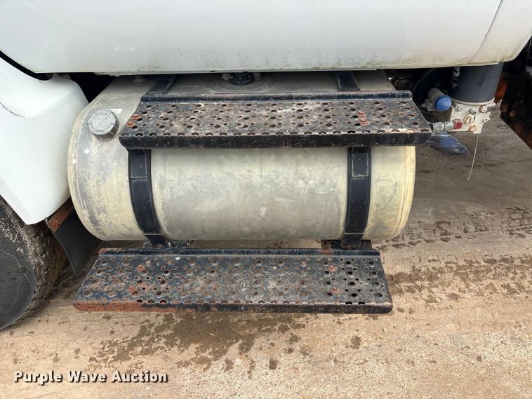 image for item EU0790 2013 Ford F750 Water Truck