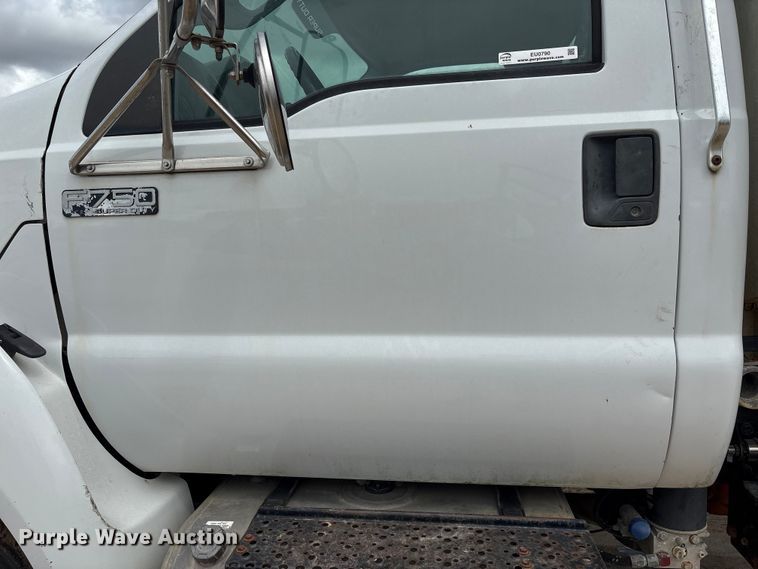 image for item EU0790 2013 Ford F750 Water Truck
