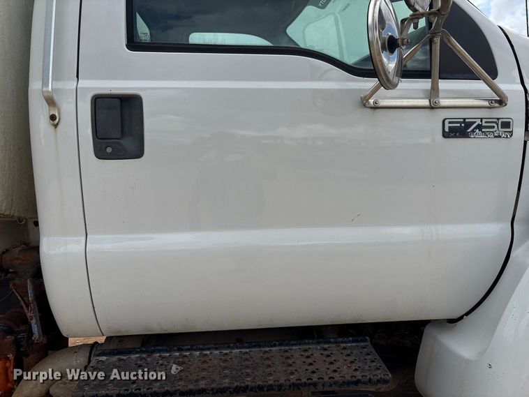 image for item EU0790 2013 Ford F750 Water Truck