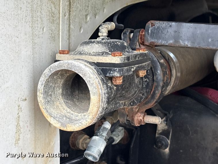 image for item EU0790 2013 Ford F750 Water Truck