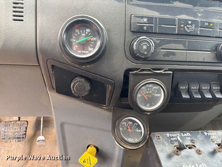 image for item EU0790 2013 Ford F750 Water Truck