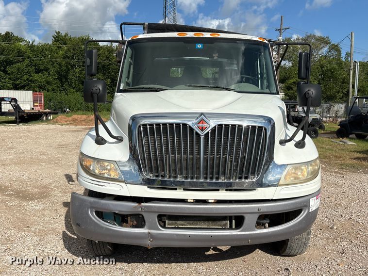 image for item EU0795 2017 International MA025 roll-off container trailer